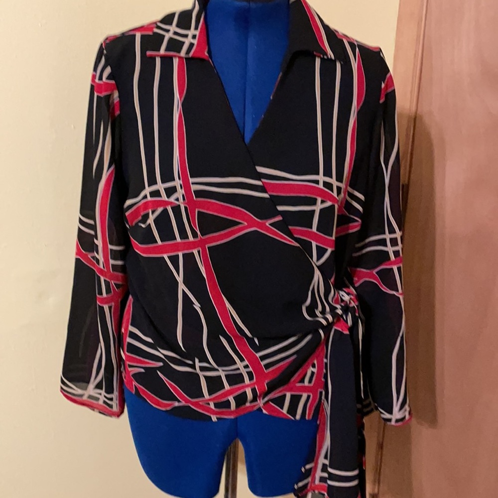 Super cute Lane Bryant wrap around blouse. (Mlb-tp)